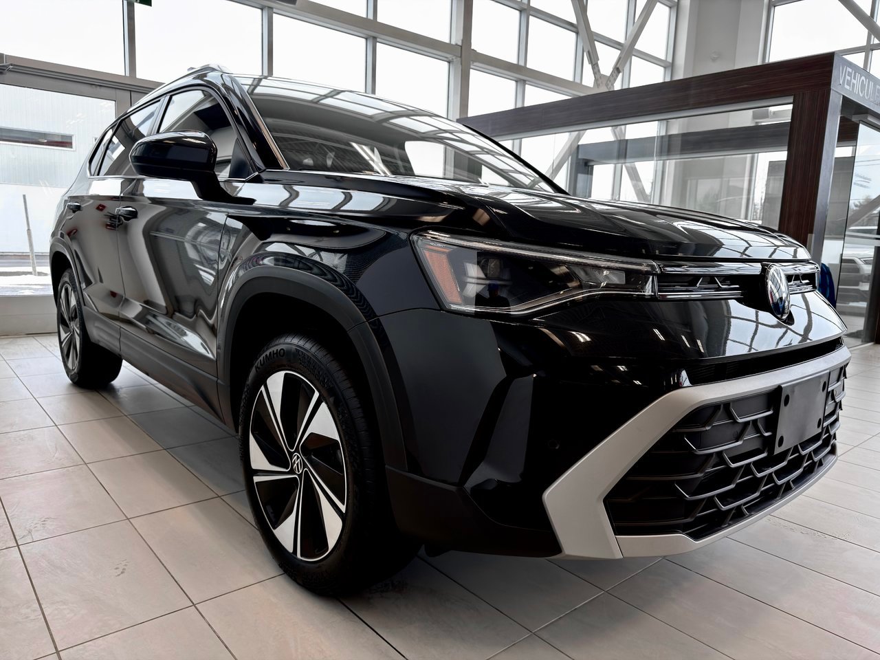 2025 Volkswagen Taos Silver Notre-Dame-des-Prairies - photo #5