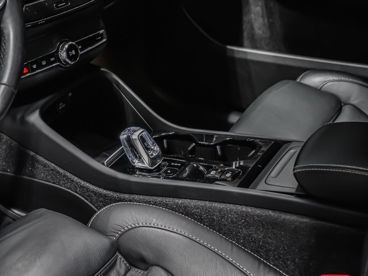 2023 Volvo XC40 B5 PLUS BRIGHT Black Montreal - photo #6