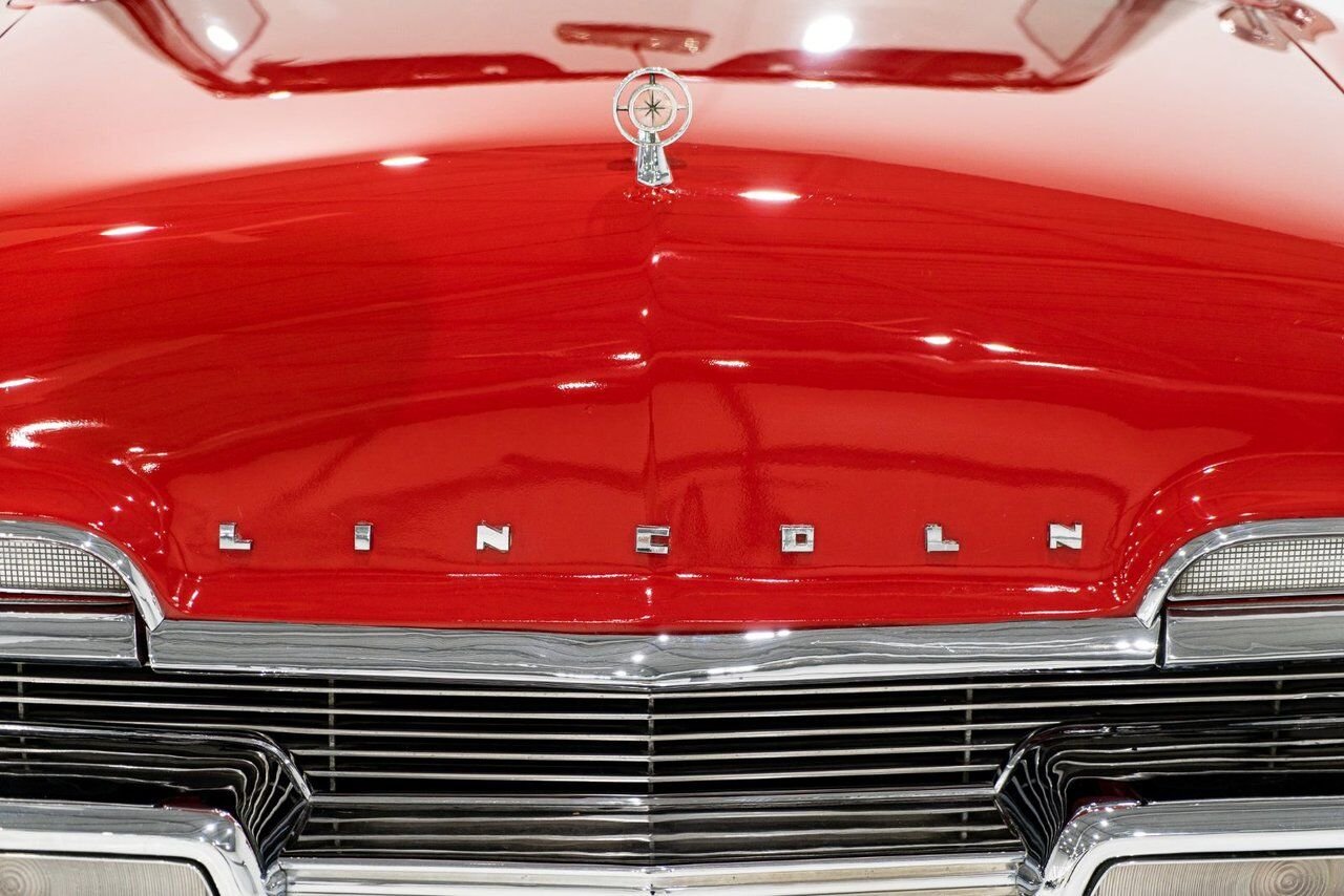 Lincoln Premiere **PRICE IN USD** 1957 Rouge Montréal - photo #27