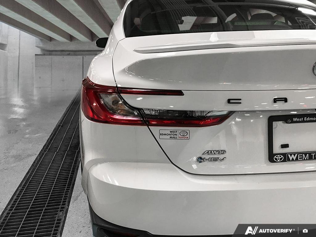 2025 Toyota Camry 2501988A | SE Upgrade White Edmonton - photo #10