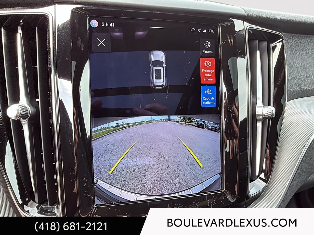 2022 Volvo XC60 19661A | B6 R-Design TI Black Quebec - photo #15