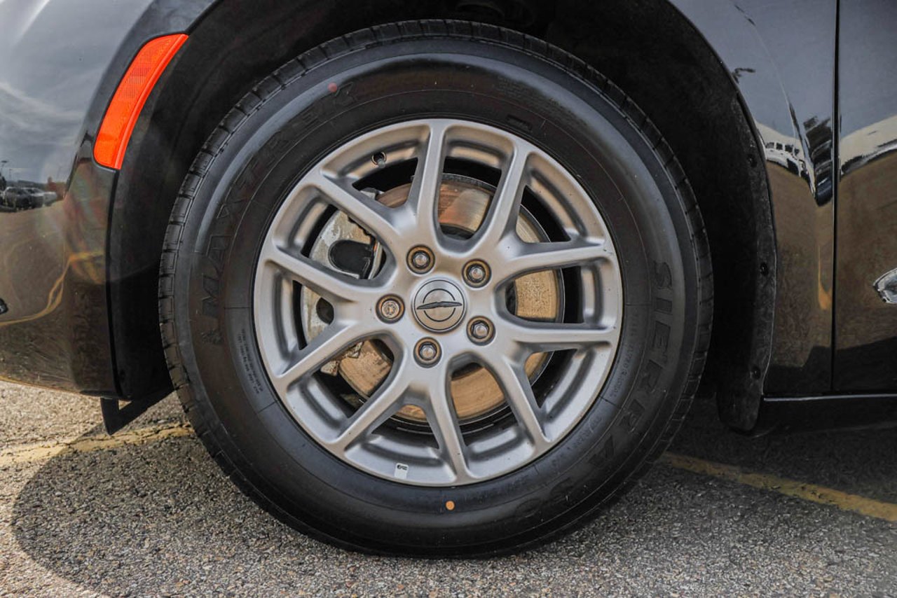2025 Chrysler Grand Caravan SXT 2WD Black Sherwood Park - photo #12