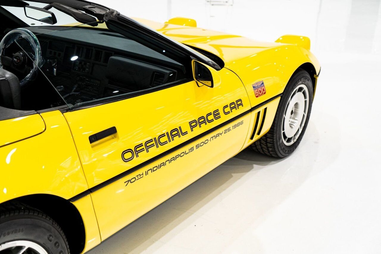 Chevrolet Corvette Pace Car livery with only 17,380km (10,800miles) 1986 Jaune Montréal - photo #70