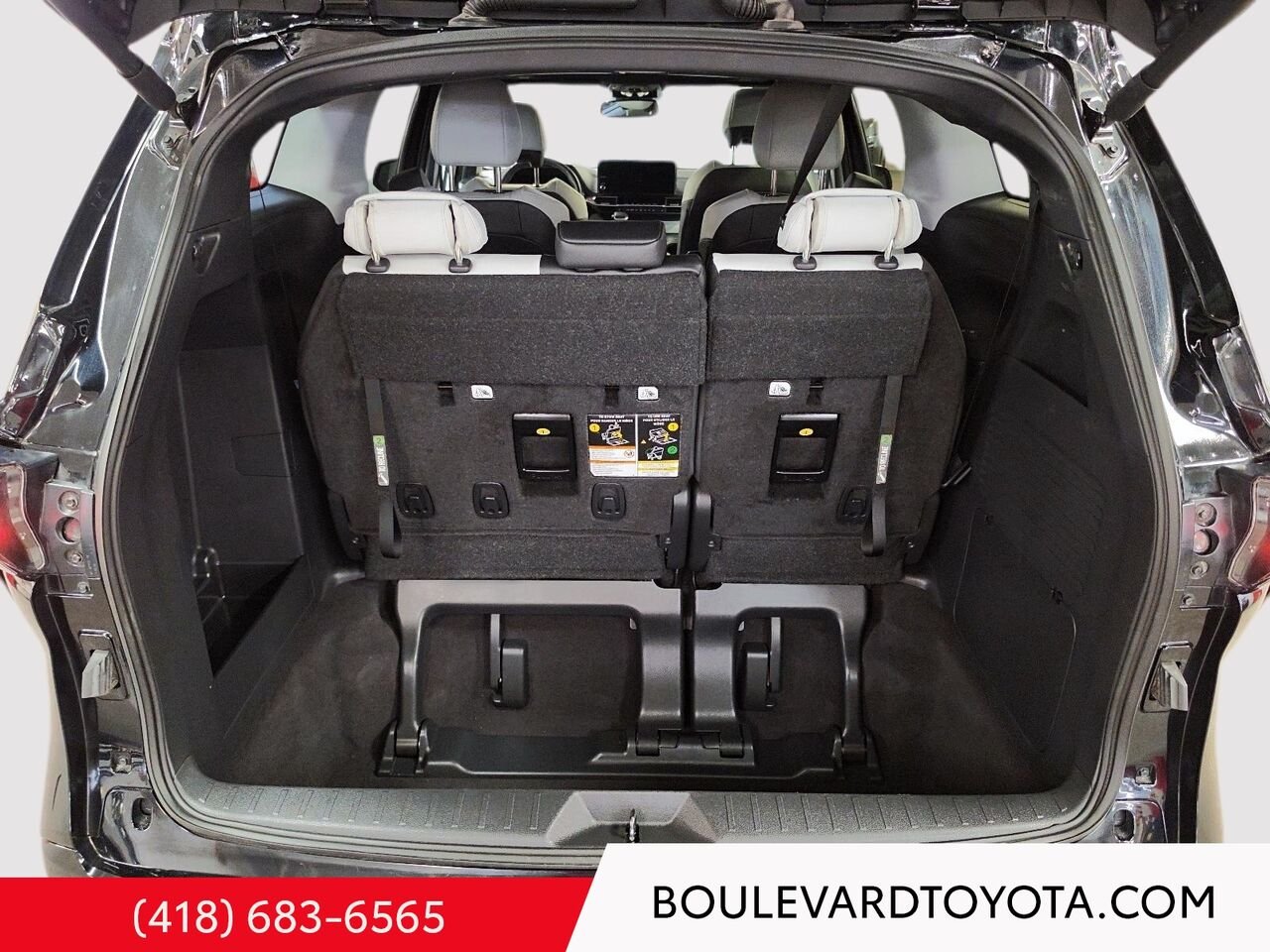 Toyota Sienna 99684A-77 | XSE, 7 places 2025 Noir minuit métallisé Québec - photo #23