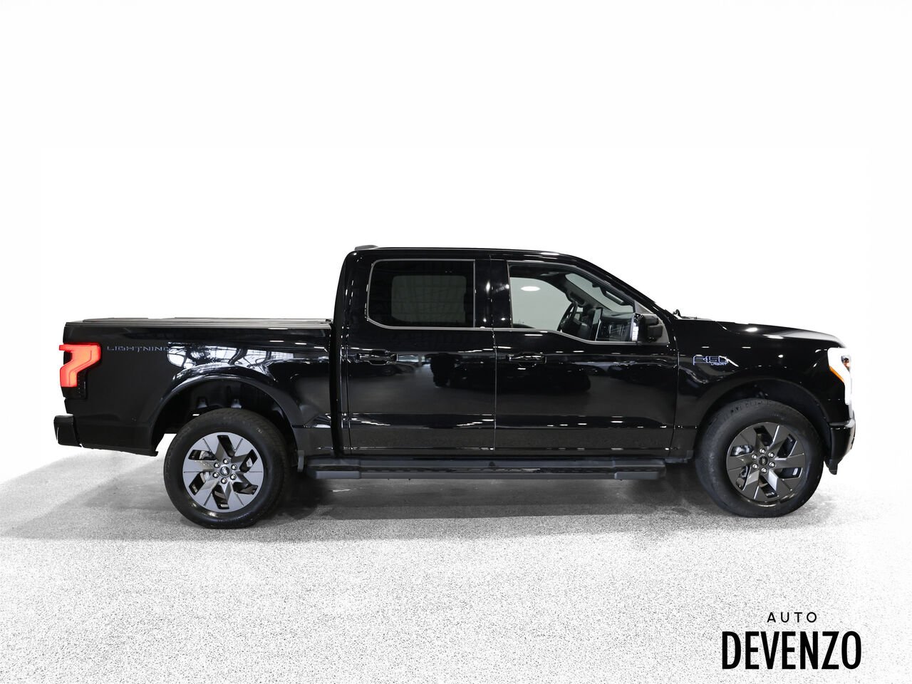 Ford F-150 Lightning 2025 Noir Saint-Eustache - photo #2