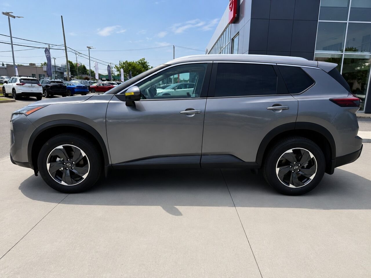 Nissan Rogue ROGUE SV TOIT OUVRANT 2026 Gris poudre métallisé Châteauguay - photo #1
