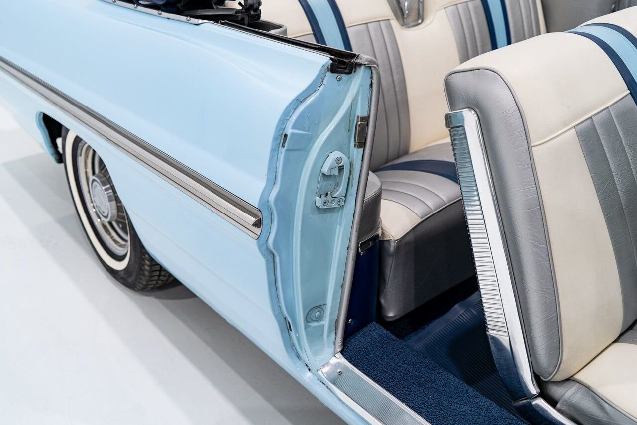 Pontiac Bonneville **PRIX EN USD**C8 Suffix 389cu.in. TriPower 4 Speed 1961 Bleu Montréal - photo #80