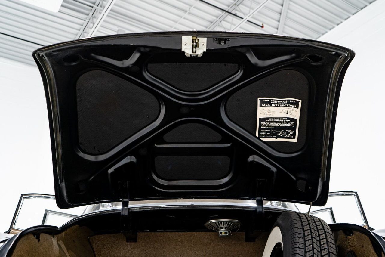 Cadillac Fleetwood Unrestored factory black paint **PRICE IN USD** 1951 Noir Montréal - photo #87