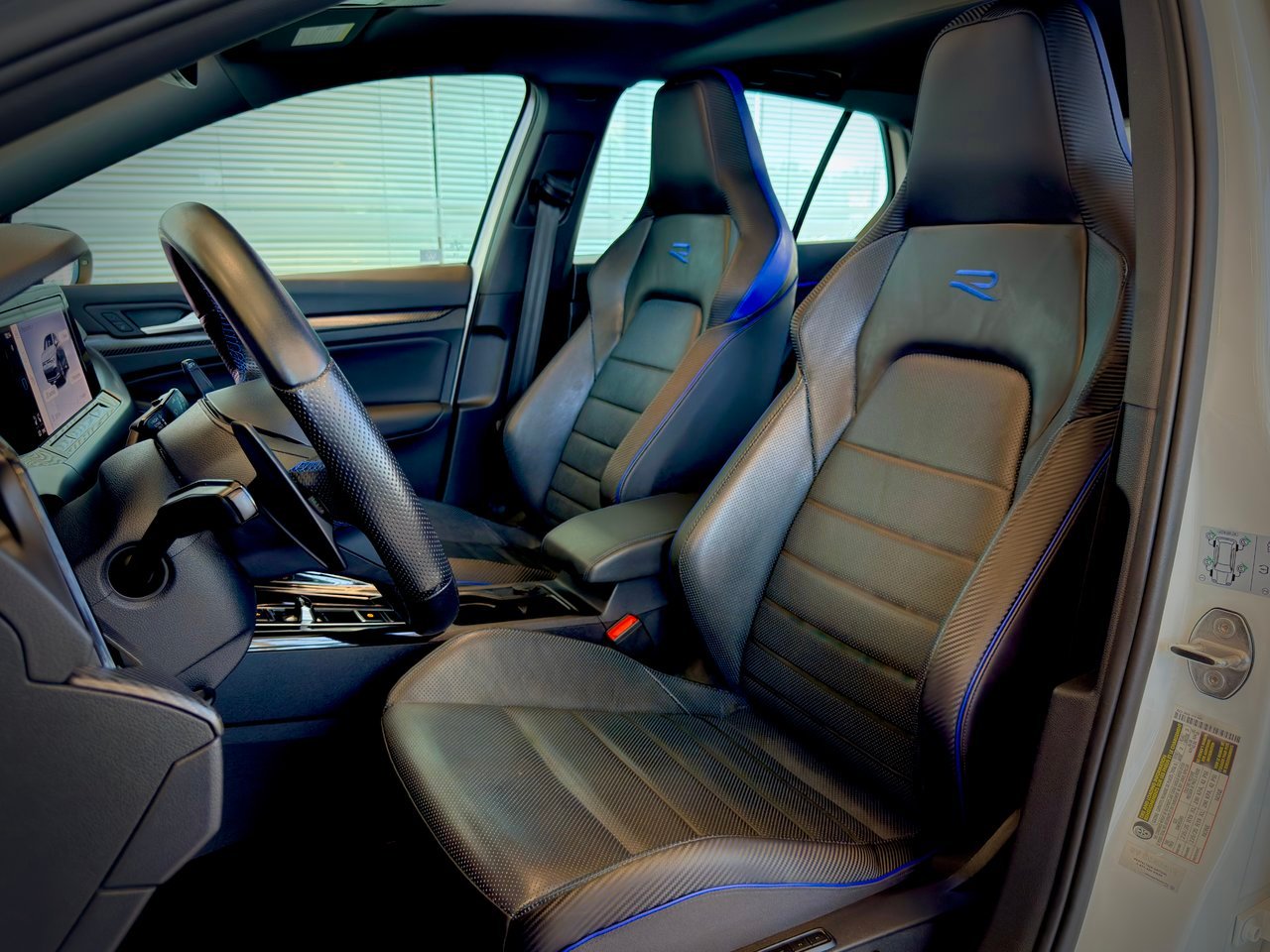 2023 Volkswagen Golf R White Notre-Dame-des-Prairies - photo #18