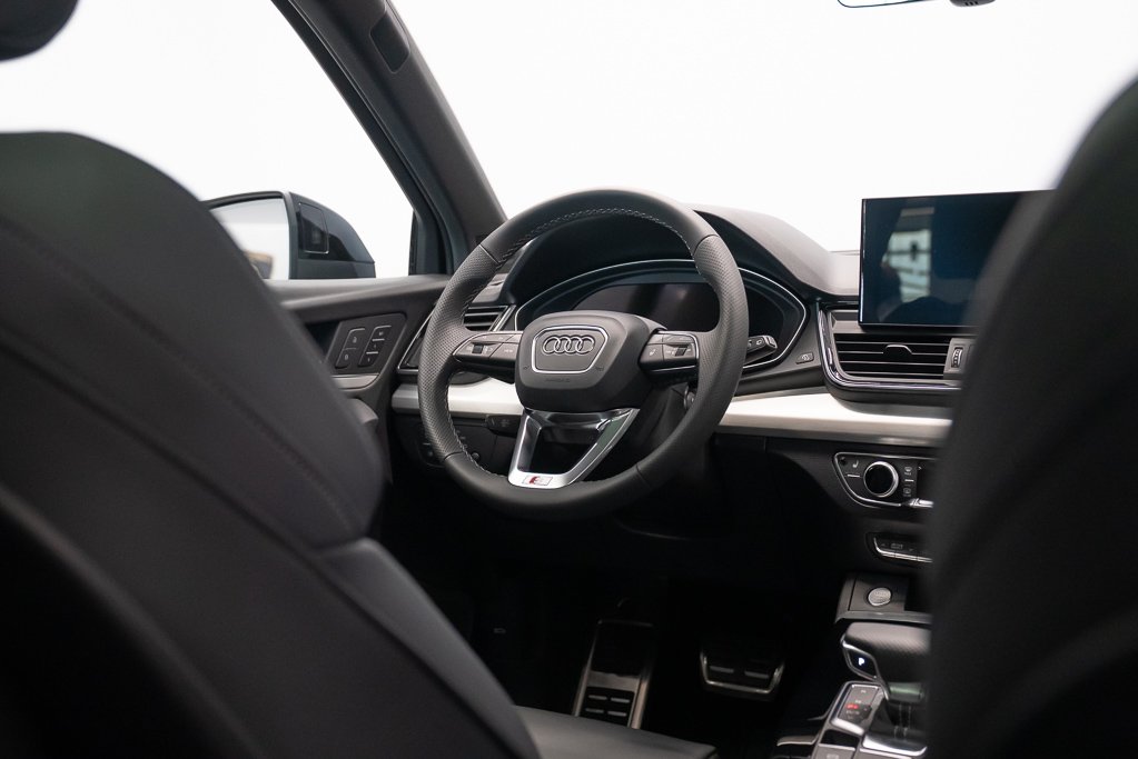 Audi Q5 Technik 45 TFSI quattro / Very LOW KM 2023 Bleu Kirkland - photo #21