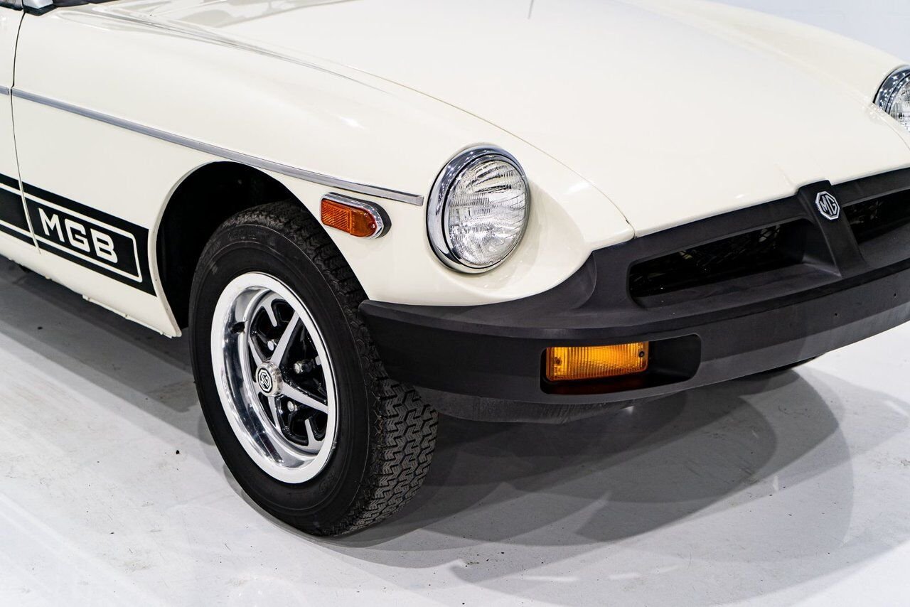 1979 MG B Beautifully presented from former complete restoration White Montreal - photo #3