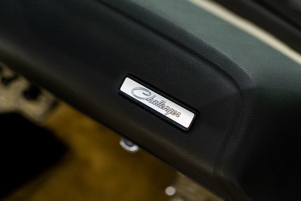 Dodge Challenger *PRIX EN USD* Convertible Fully restored to desirable specifications 1971 Or Montréal - photo #83