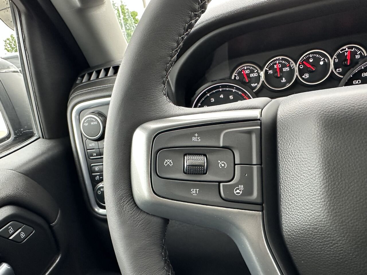 CHEVROLET SILVERADO LTD K1500 LT TR LT Trail Boss cabine multiplace 4RM 147 po 2022 Noir Ottawa & Gatineau - photo #6