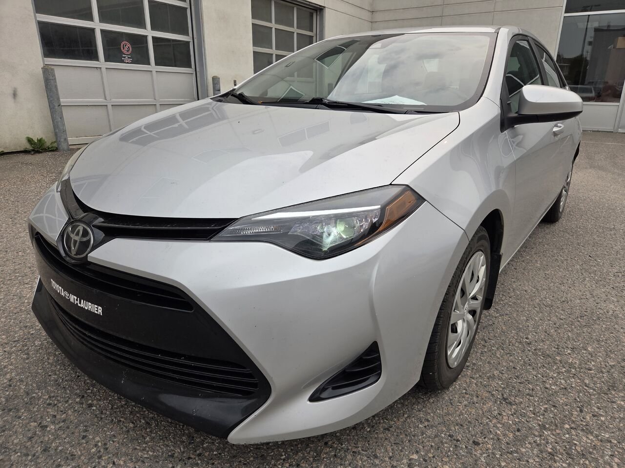 Toyota Corolla 2017 Gris Mont-Laurier - photo #0