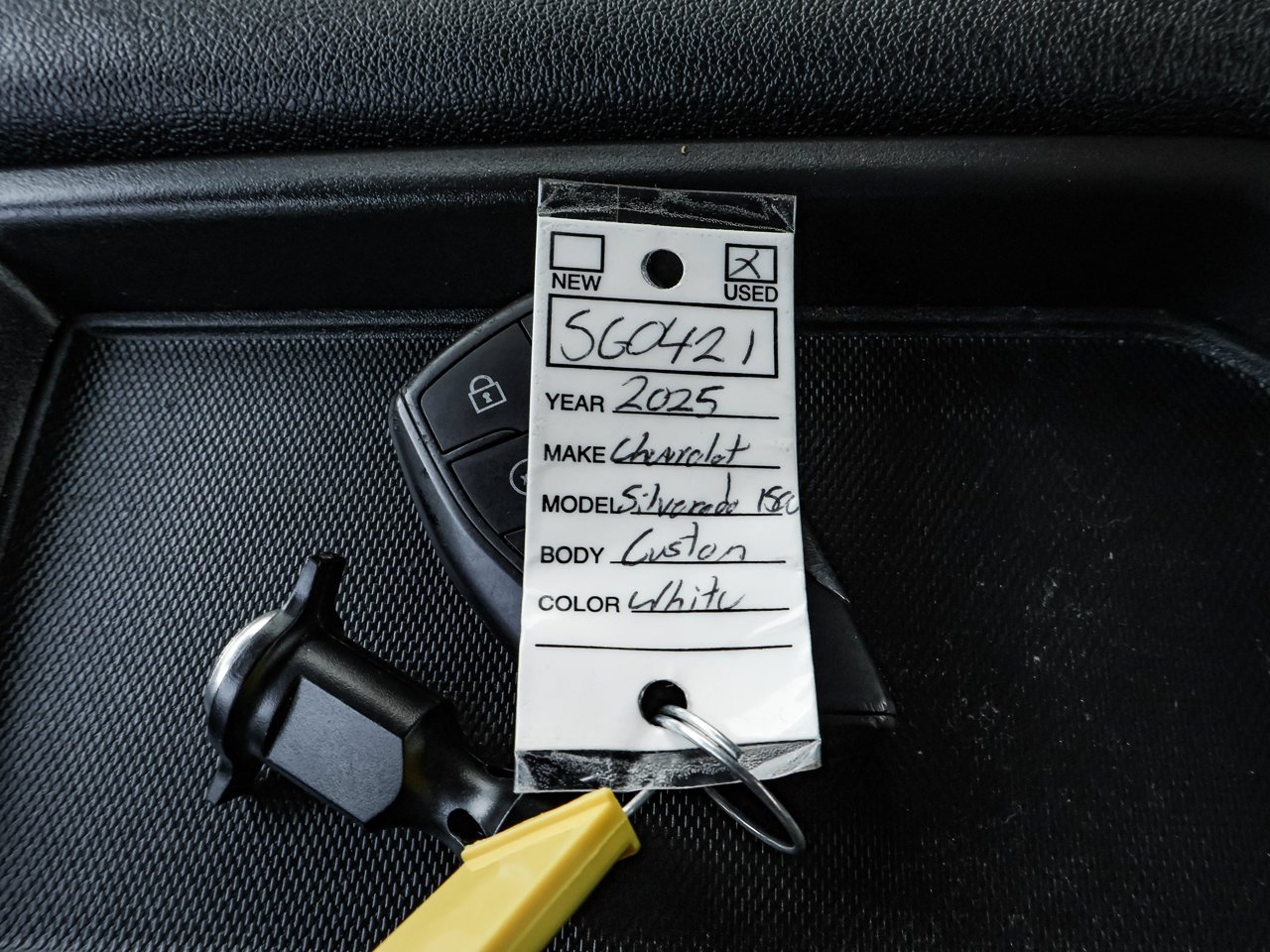 2025 Chevrolet Silverado 1500 4WD Crew Cab 147 Custom White Sherwood Park - photo #31