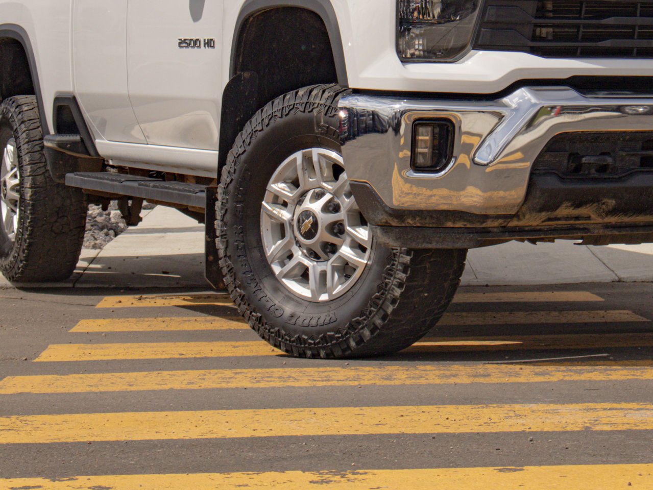 2024 Chevrolet Silverado 2500HD 4WD Double Cab 149 LT White Sherwood Park - photo #5