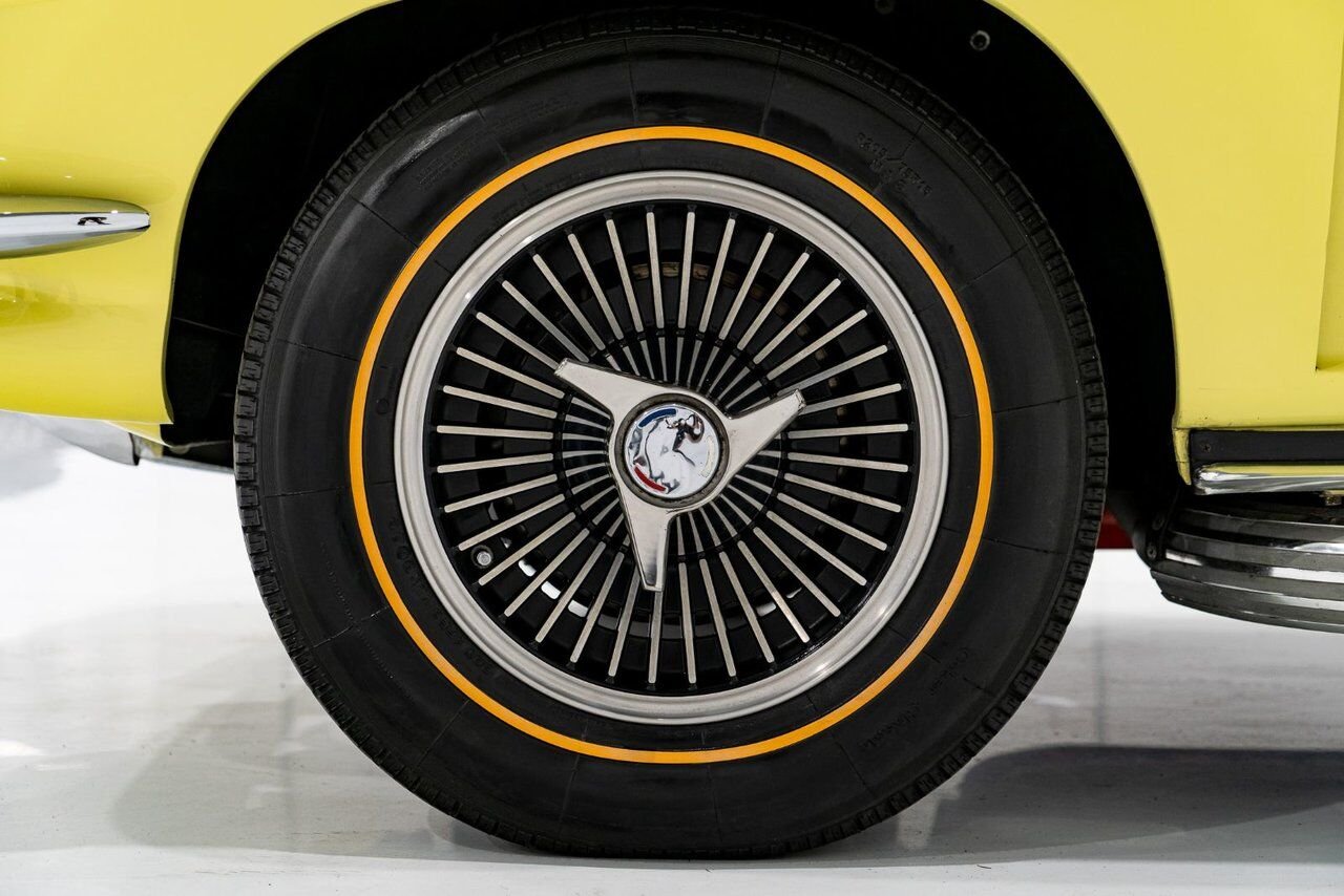 Chevrolet Corvette Matching# 427/425HP IP Code **PRICE IN USD** 1966 Jaune Montréal - photo #49