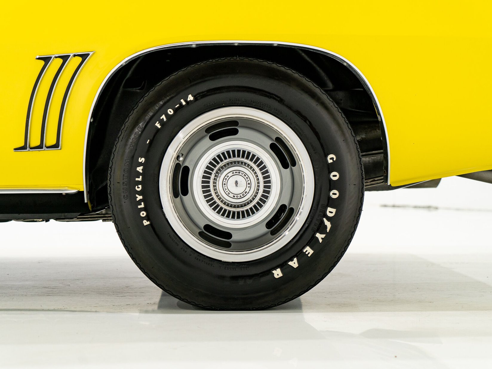 1969 Chevrolet Camaro SS **PRIX EN USD** With factory A/C Yellow Montreal - photo #38