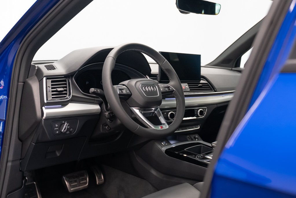 Audi Q5 Technik 45 TFSI quattro / Very LOW KM 2023 Bleu Kirkland - photo #19