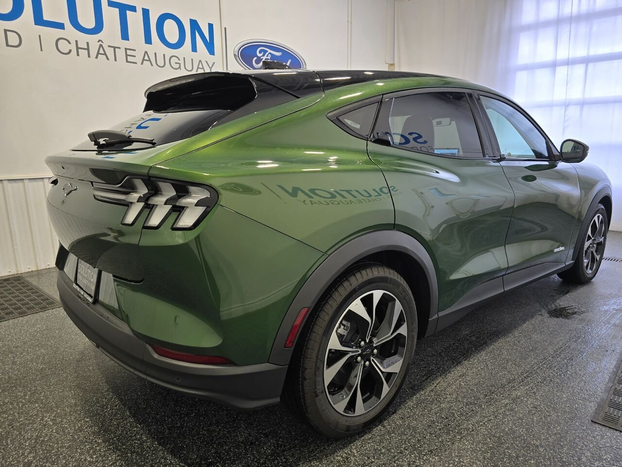 2026 Ford Mustang Mach-E Eruption Green Metallic Châteauguay - photo #2