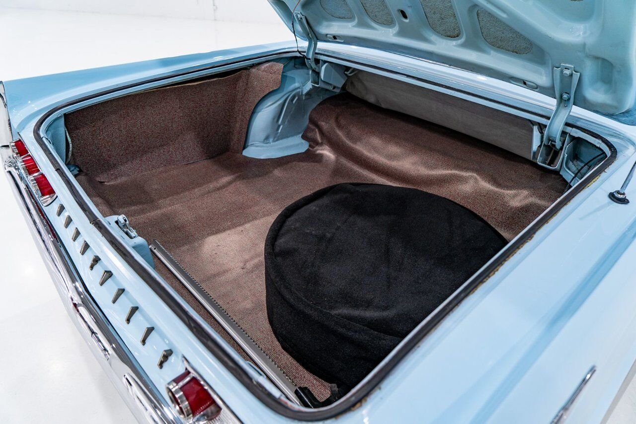 Pontiac Bonneville **PRIX EN USD**C8 Suffix 389cu.in. TriPower 4 Speed 1961 Bleu Montréal - photo #91