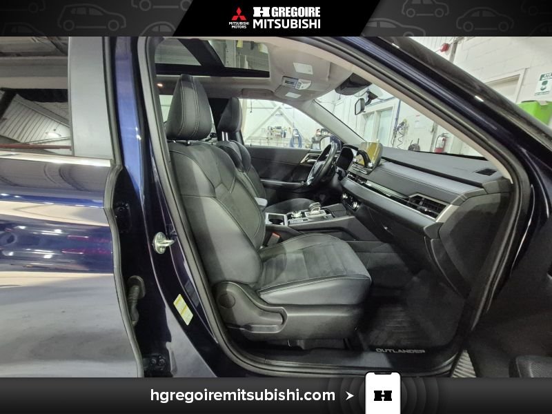 2025 Mitsubishi Outlander Plug-In Hybrid Blue Laval - photo #16