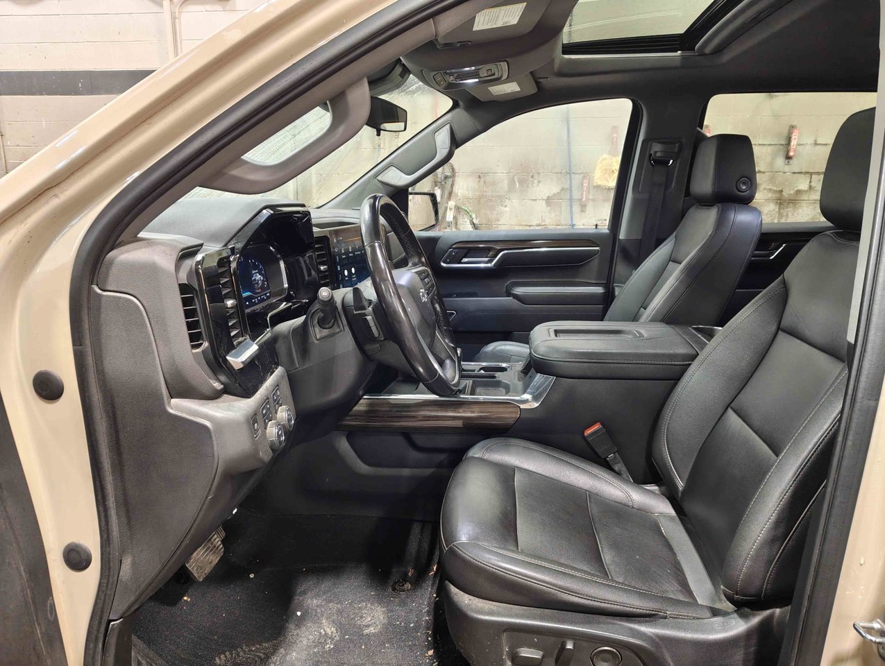 2022 Chevrolet Silverado 1500 4WD Crew Cab 147 LT Trail Boss Beige Sherwood Park - photo #7