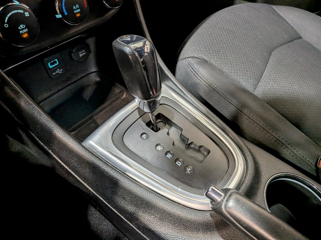 Chrysler 200 4dr Sdn LX 2013 Argent Val-David - photo #22