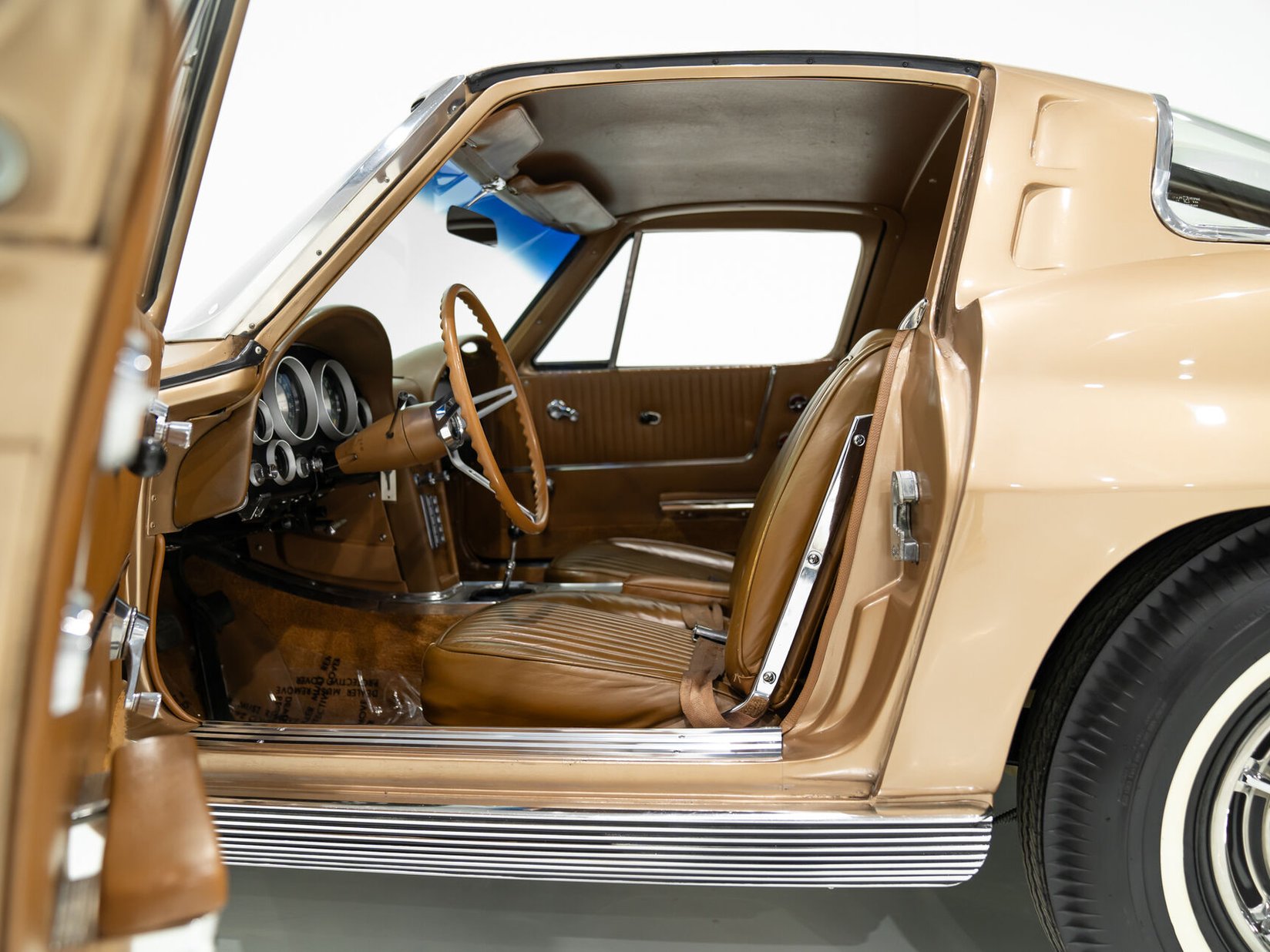 Chevrolet Corvette Fuel Injection Moteur Matching 327 à injection développant 360 chevaux | PRICE IN USD 1963 Beige Montréal - photo #71