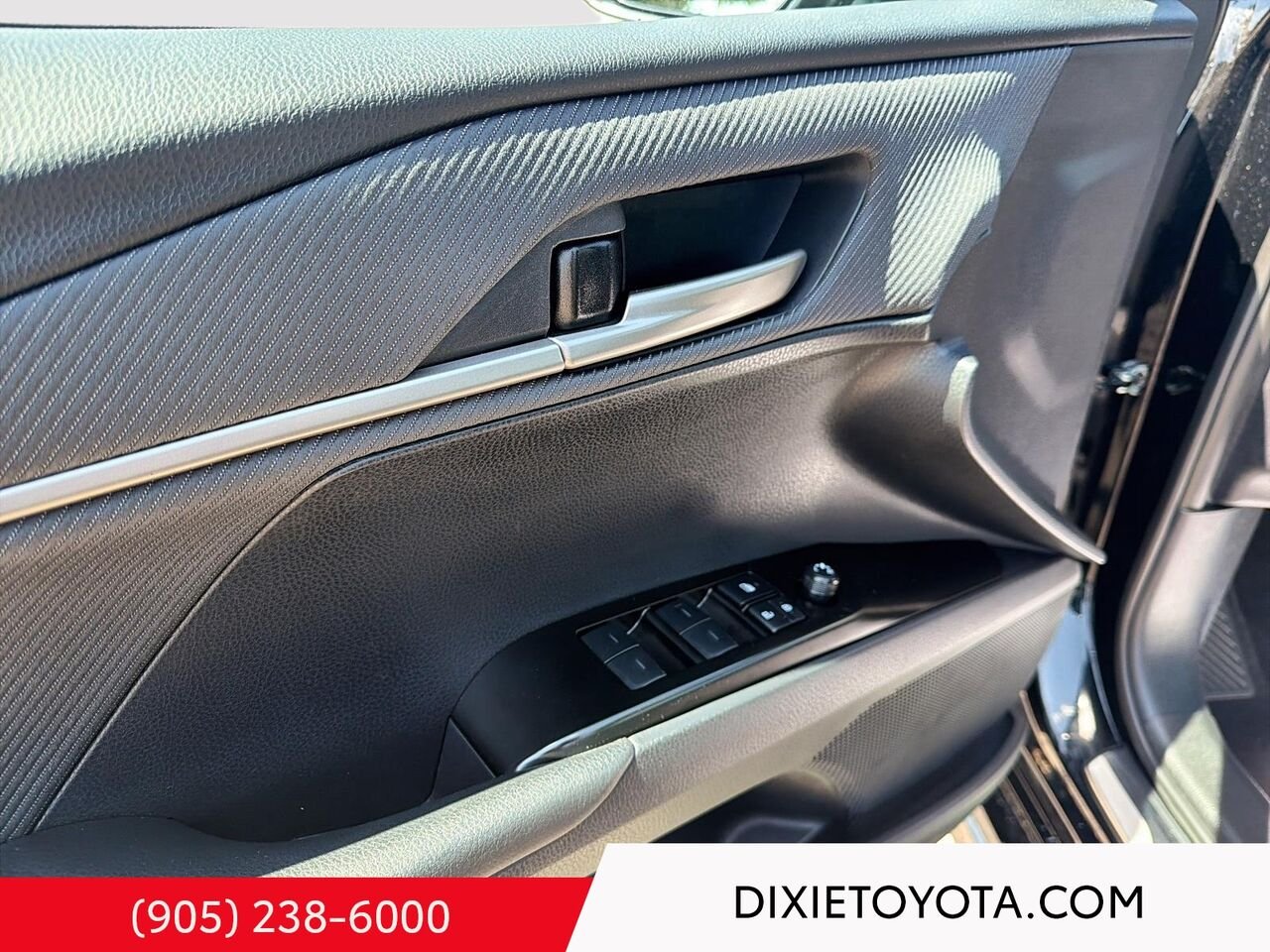 2026 Toyota Camry HYBRID SE UPGRADE AWD / CLEAN CARFAX / HEATED SEATS / MOONROOF / ALLOY WHEELS / CARPLAY AND ANDROID AUTO Black Mississauga - photo #7