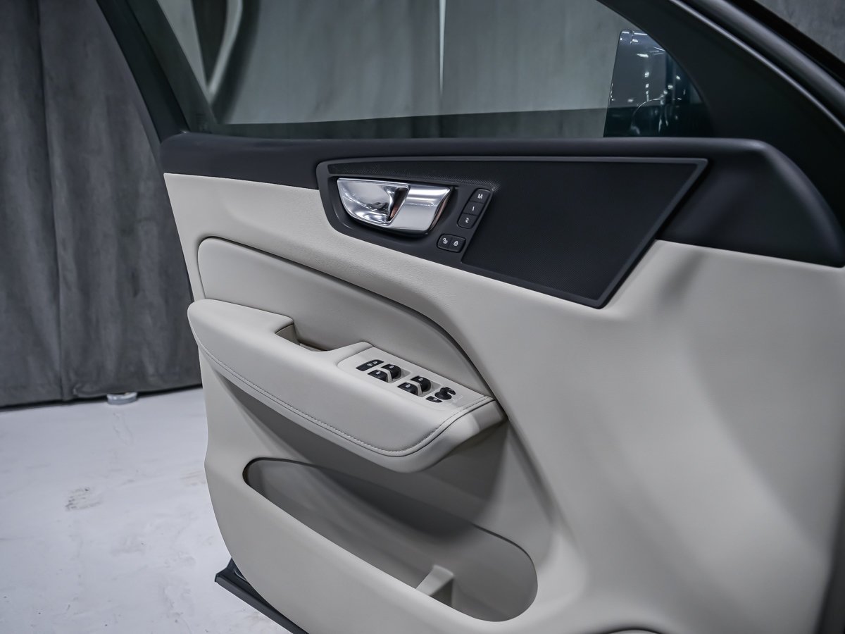 2023 Volvo XC60 Recharge Plus Bright Theme Blue Montreal - photo #8