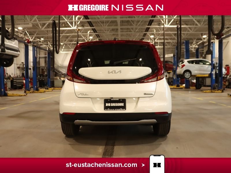 2022 Kia Soul White Laval - photo #19