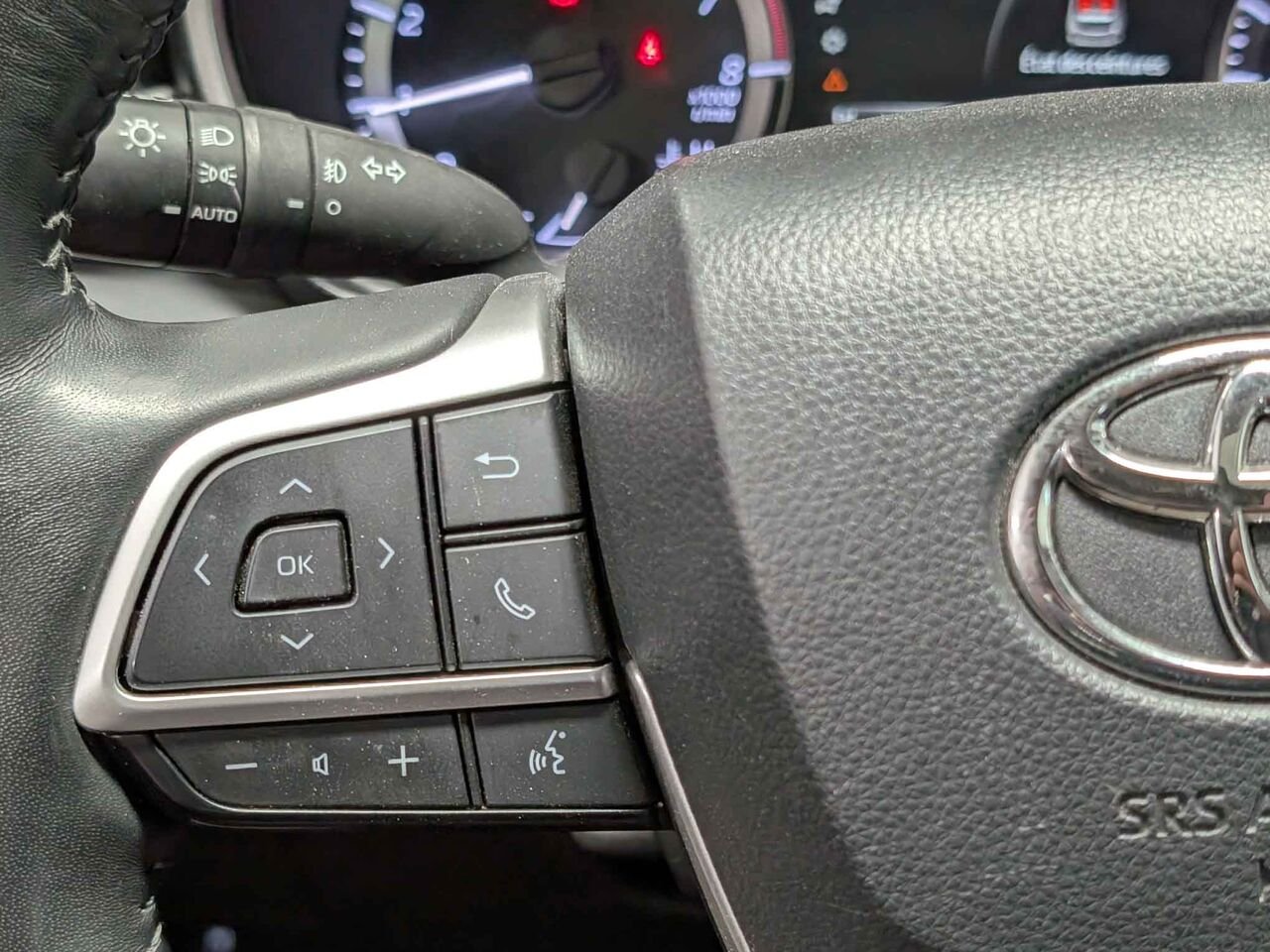 Toyota Highlander XLE/AWD/SIÈGES CHAUFFANTS/VOLANT CHAUFFANT/TOIT OUVRANT/BLUETOOTH/AC BIZONE 2023 Frisson glacé nacré Sherbrooke - photo #16