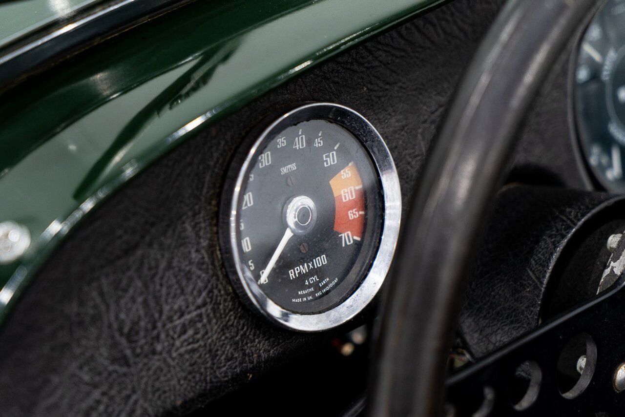1970 Morgan Plus 8 Unrestored with only 7137km (4435miles) | PRIX EN USD Green Montreal - photo #91