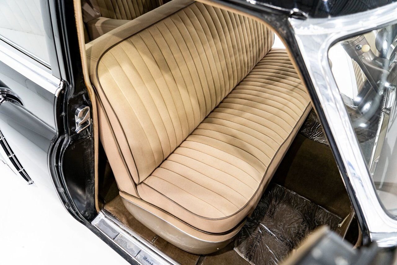 Cadillac Fleetwood Unrestored factory black paint **PRICE IN USD** 1951 Noir Montréal - photo #13