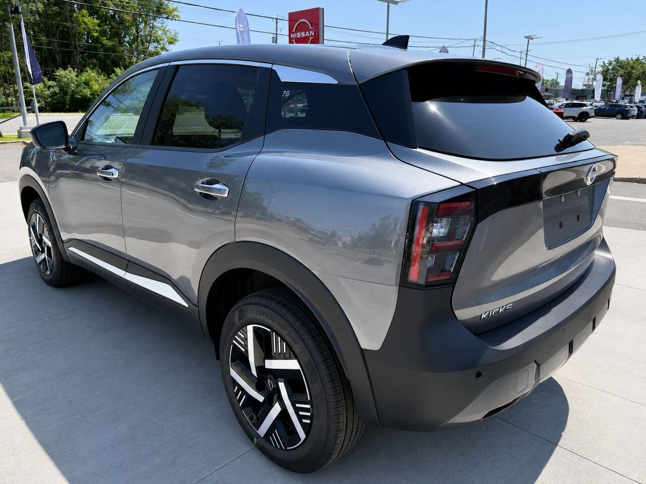 NISSAN Kicks KICKS SV FWD 2026 Gris poudre métallisé Châteauguay - photo #3