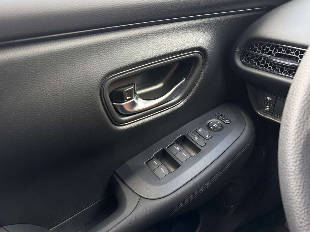2027 Honda HR-V LX AWD CVT Silver Gatineau - photo #9