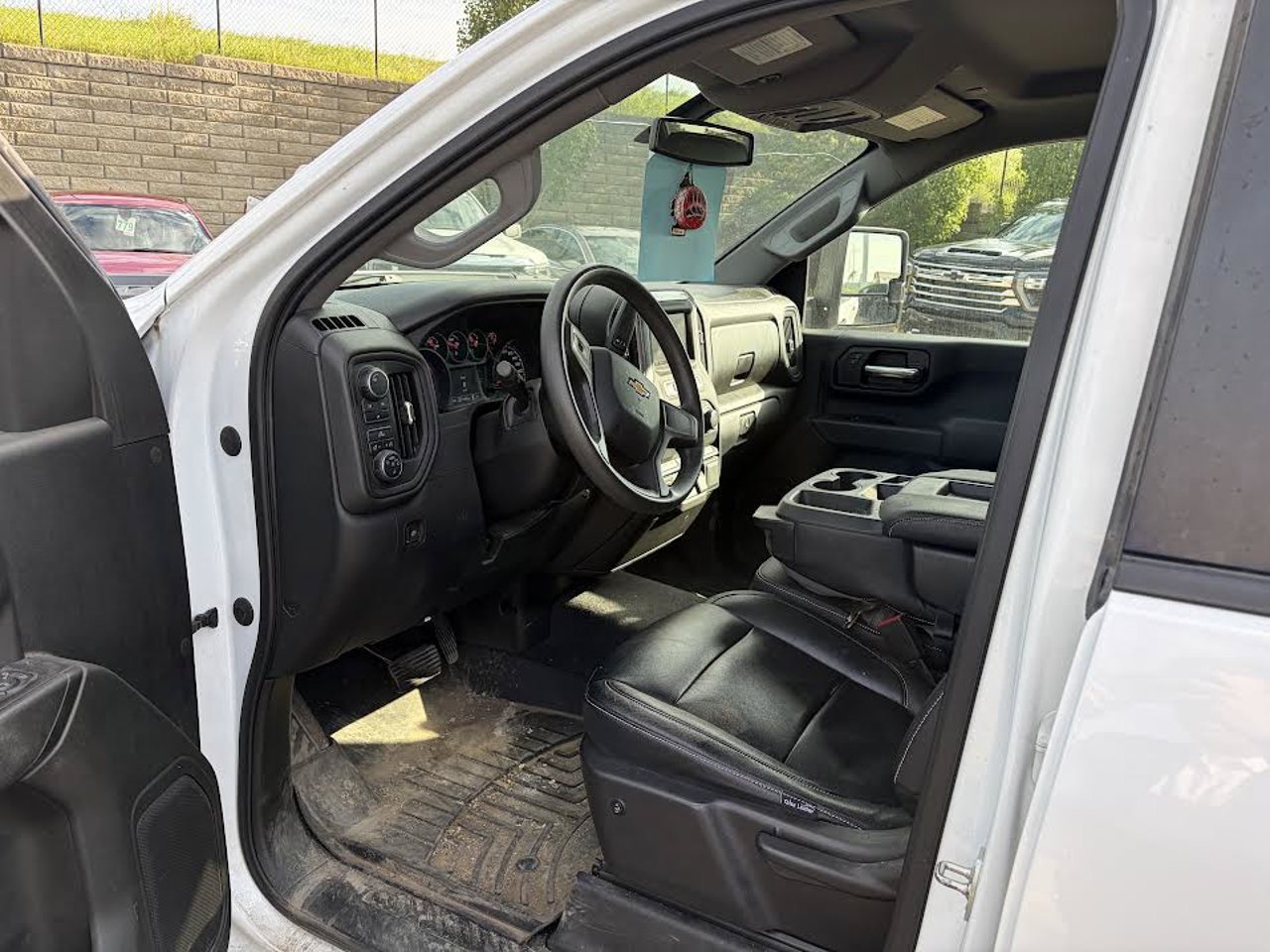 2020 Chevrolet Silverado 2500HD 4WD Crew Cab 159 Custom White Sherwood Park - photo #6