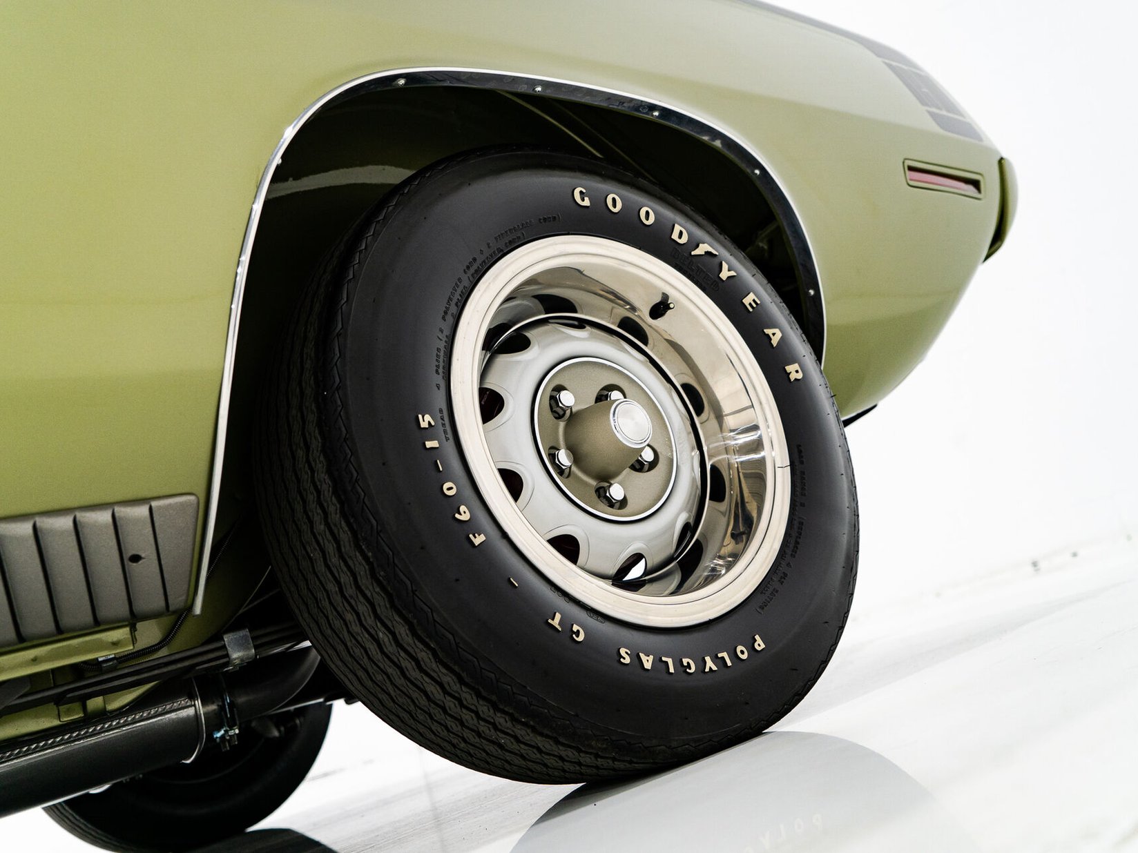 Plymouth HEMI Cuda 1 de 3 Exemplaires Utilisés par la Division Course de Chrysler France **PRIX EN USD** 1970 Vert Montréal - photo #6