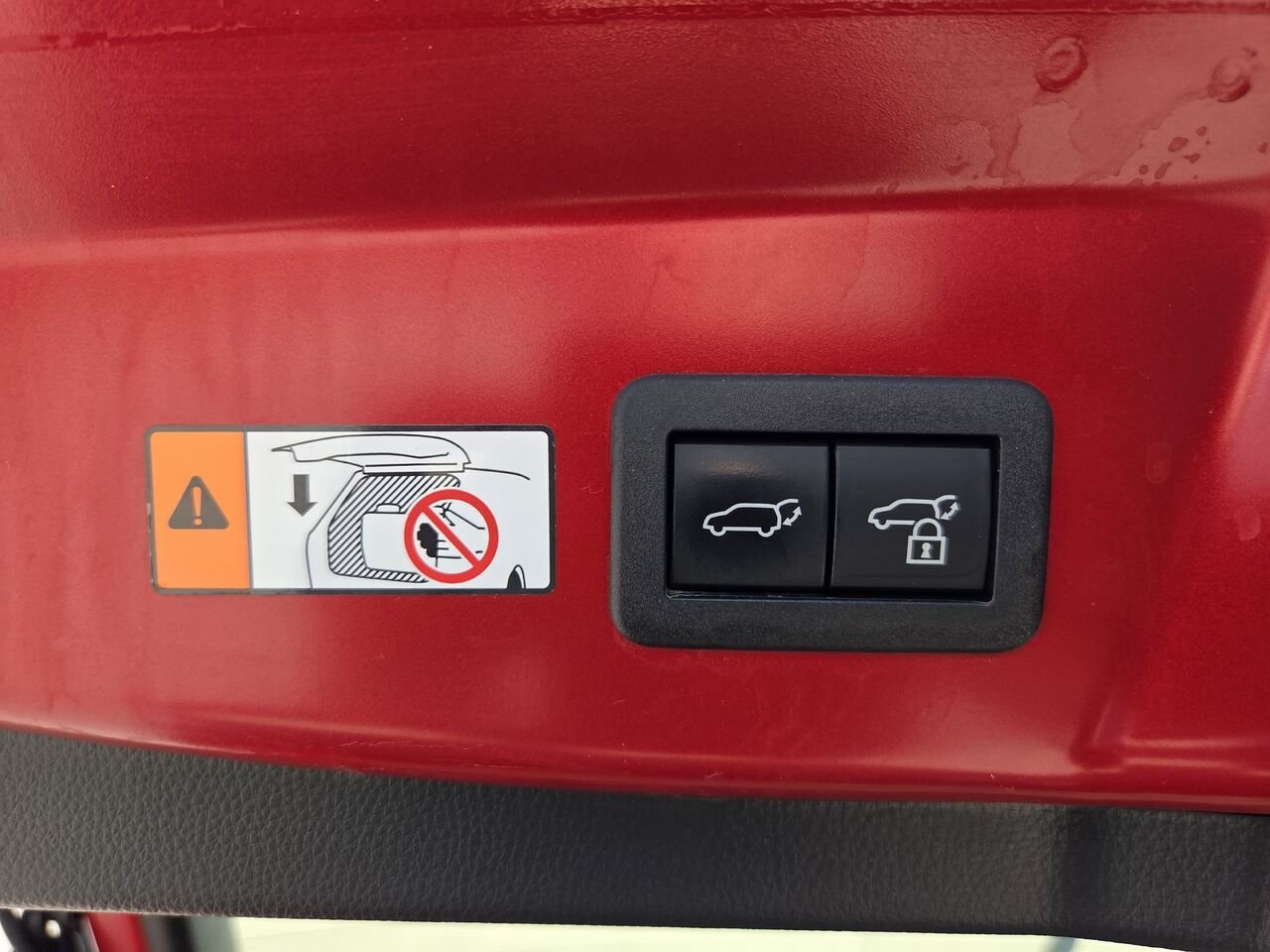 2024 Toyota PRIUS PRIME Red Mont-Laurier - photo #7