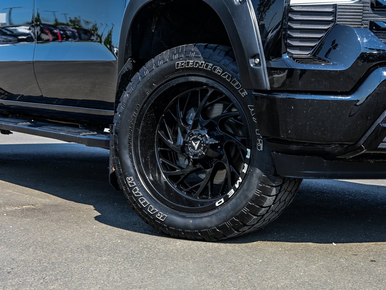 2025 Chevrolet Silverado 1500 4WD Crew Cab 147 RST Black Sherwood Park - photo #5