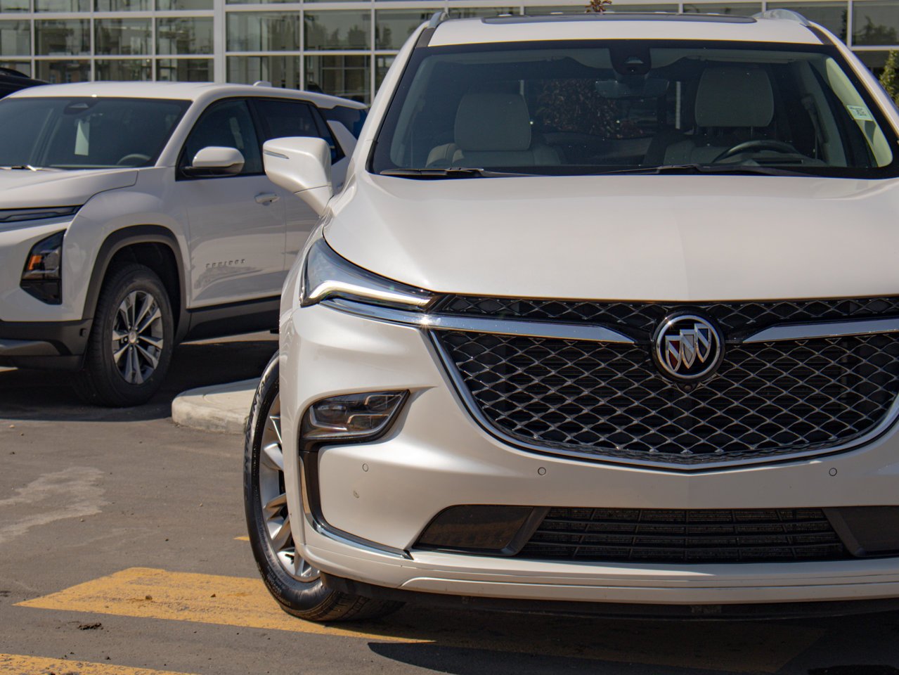 2024 Buick Enclave AWD 4dr Avenir White Sherwood Park - photo #4