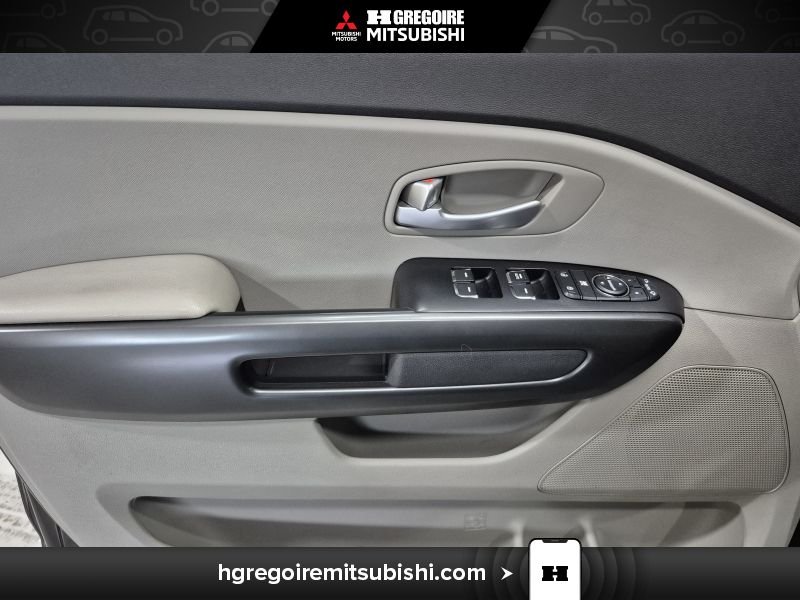 2017 Kia Sedona Grey Laval - photo #12