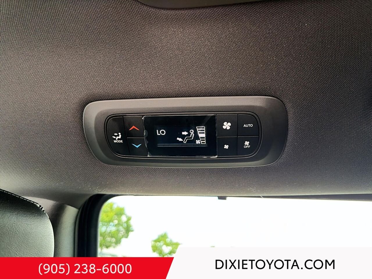 2026 Chrysler Grand Caravan SXT / CLEAN CARFAX / Black Mississauga - photo #17
