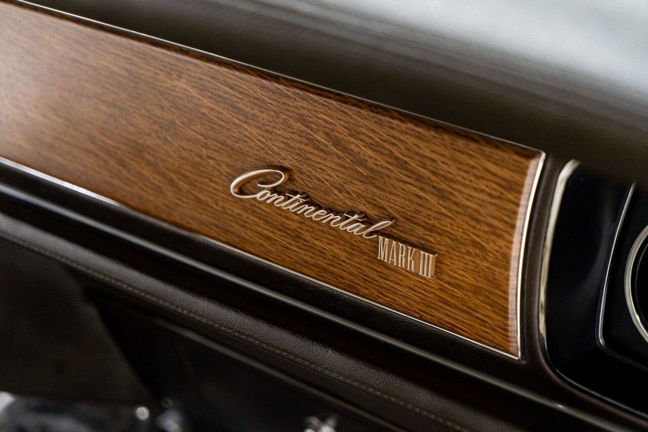 Lincoln Continental Only 687 miles from new. Unrestored example **PRICE IN USD** 1969 Or Montréal - photo #54
