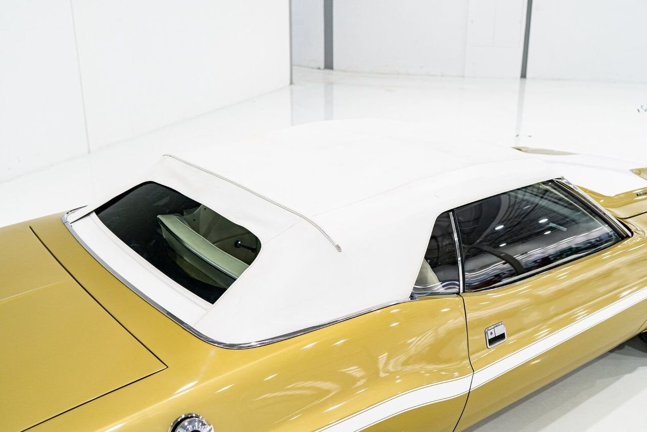 Dodge Challenger *PRIX EN USD* Convertible Fully restored to desirable specifications 1971 Or Montréal - photo #5