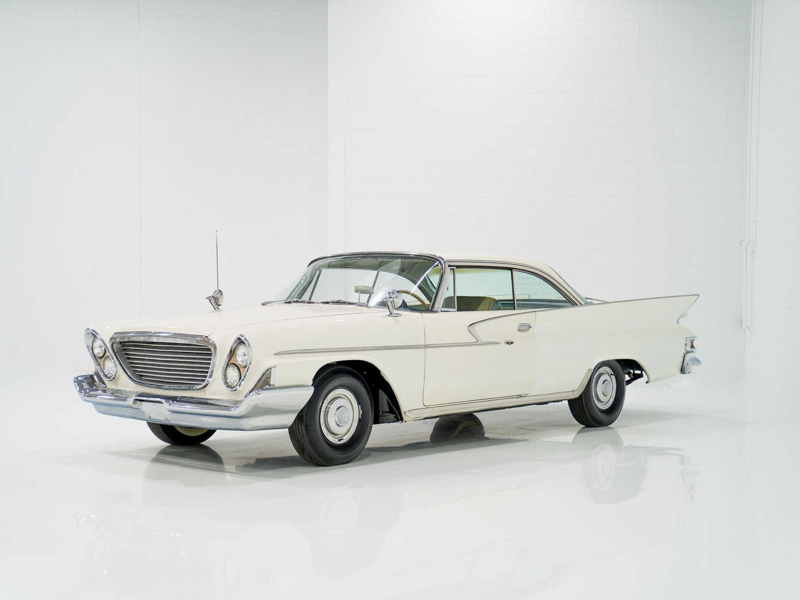 1961 Chrysler Windsor White Montreal - photo #0