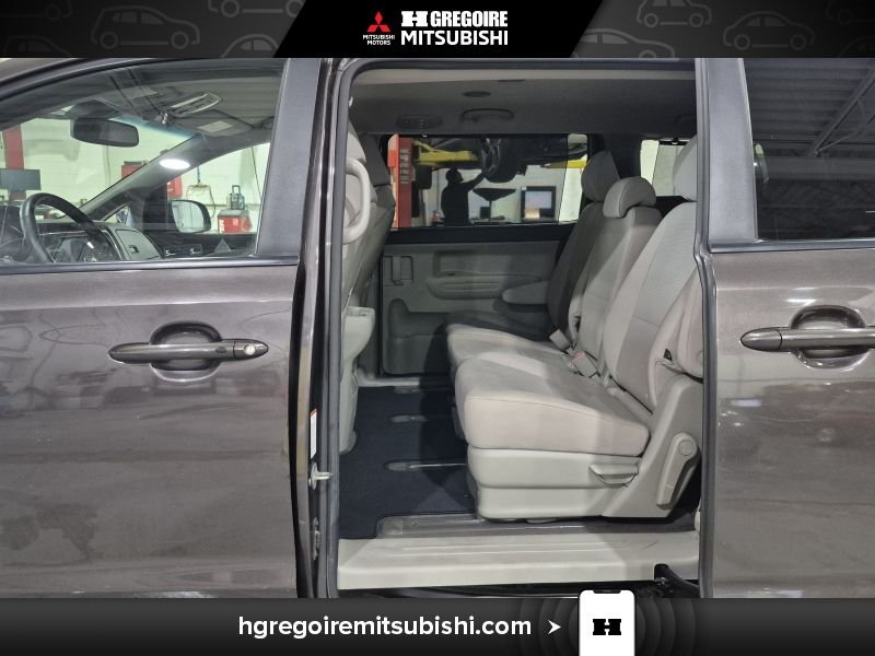 2017 Kia Sedona Grey Laval - photo #28