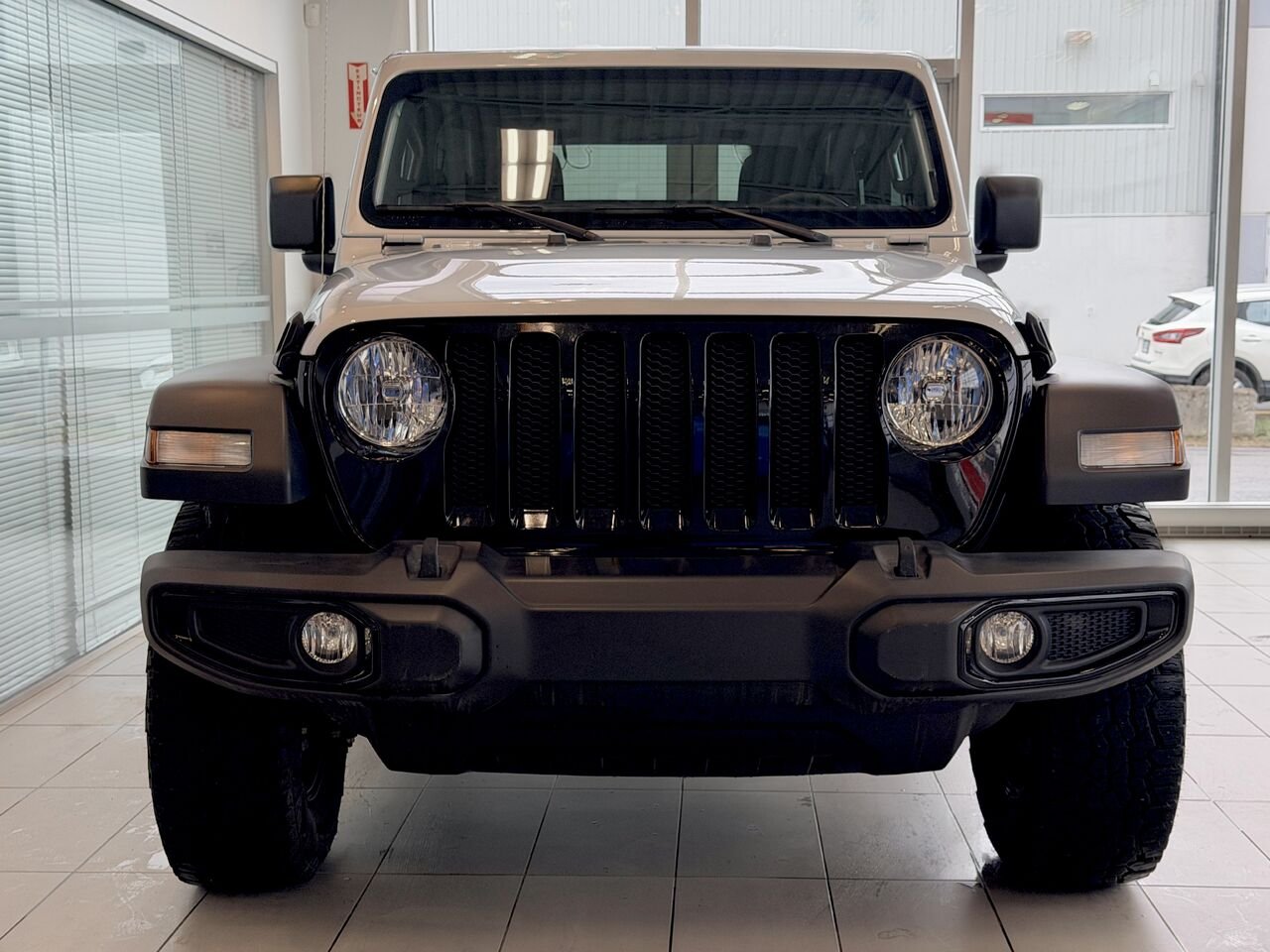 Jeep Wrangler 2022 Argent Notre-Dame-des-Prairies - photo #4