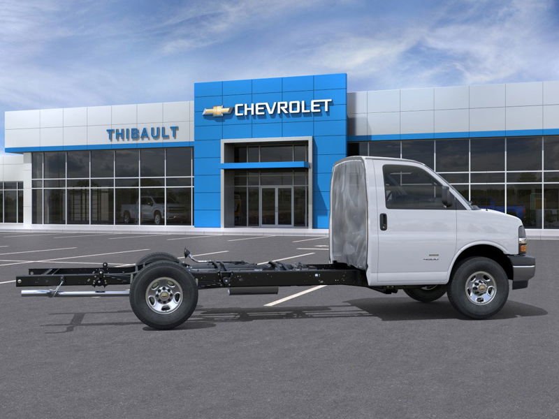 2026 CHEVROLET Express Commercial Cutaway 2026 SUMMIT WHITE